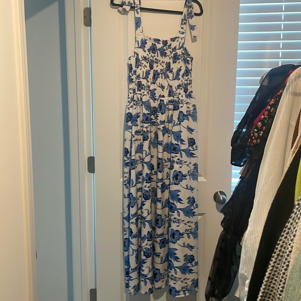 Only worn once maxi dress! Got on Amazon
